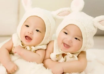 যমজ সন্তান হওয়ার সম্ভাবনা কাদের বেশি, জানুন ডাক্তারদের পরামর্শ