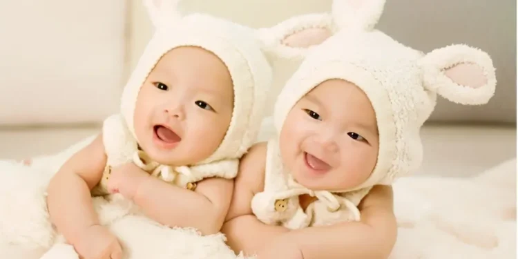 যমজ সন্তান হওয়ার সম্ভাবনা কাদের বেশি, জানুন ডাক্তারদের পরামর্শ