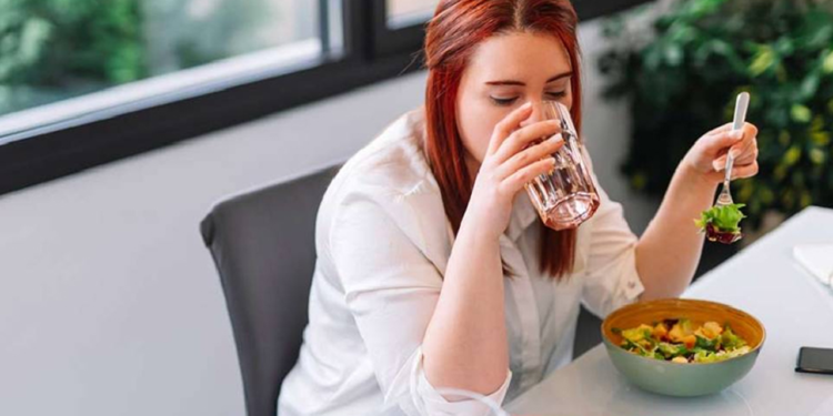 সকালে খালি পেটে ভুলেও খাবেন না যে ৭ খাবার