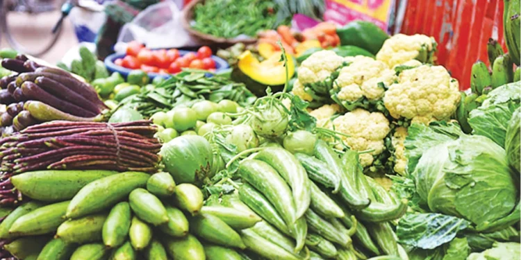 শীতকালীন সবজিতে স্বস্তি ফিরছে বাজারে কমেছে মুরগি ও ডিমের দামও