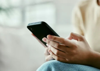 পুরোনো ফোন কিনতে চাচ্ছেন? এই ১০ বিষয়ে অবশ্যই খেয়াল রাখা উচিত