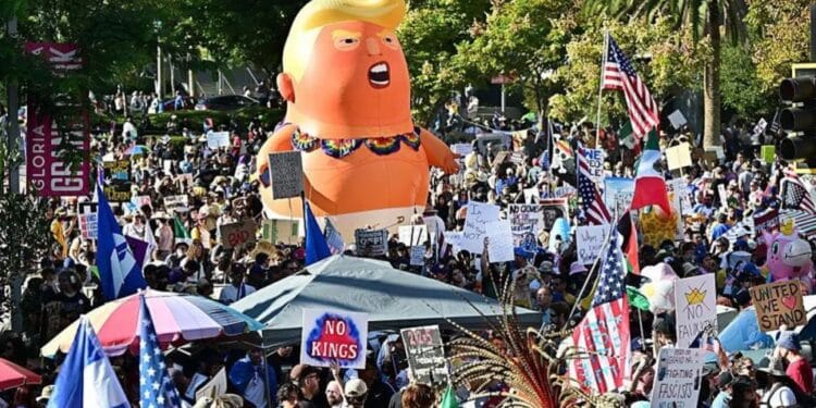 ট্রাম্পবিরোধী ‘নো কিংস’ বিক্ষোভে উত্তাল যুক্তরাষ্ট্র