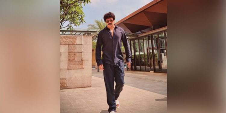 নিজের নতুন লুক প্রকাশ করলেন শাকিব খান