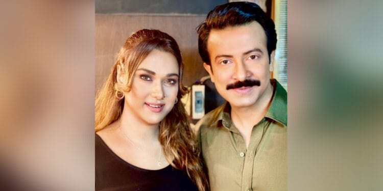 একফ্রেমে ধরা দিলেন শাকিব-ববি