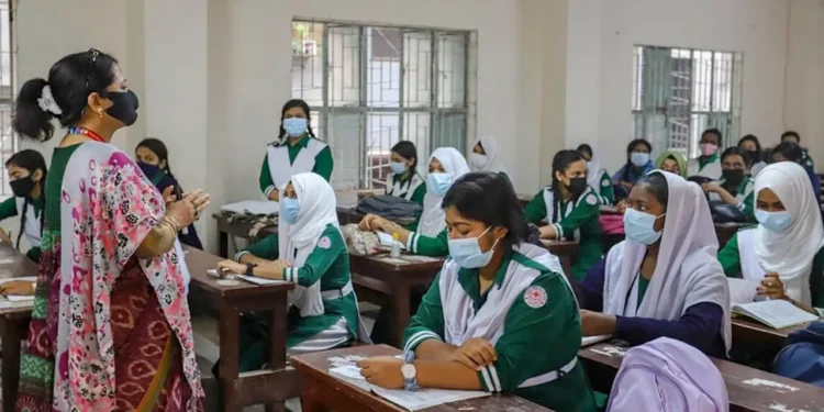 শনিবারও স্কুল-কলেজে ক্লাস নেওয়ার সিদ্ধান্ত
