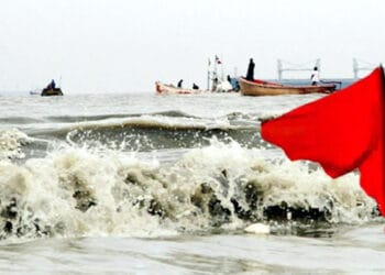 সাগরে লঘুচাপ, সমুদ্রবন্দরে ৩ নম্বর সতর্কসংকেত