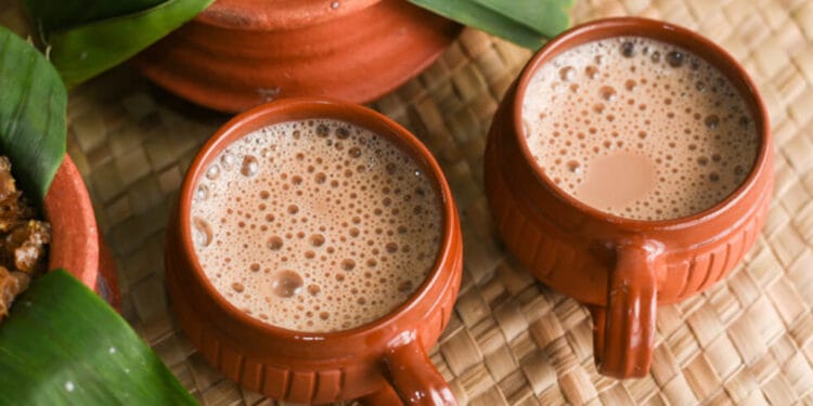 দুপুরে খাওয়ার পরপরই চা খেলে কী হয়?