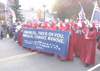 আবারও ট্রাম্প বিরোধী বিক্ষোভে উত্তাল ওয়াশিংটন