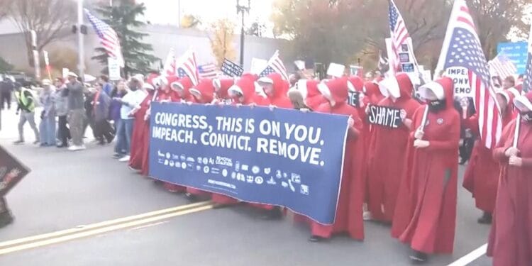 আবারও ট্রাম্প বিরোধী বিক্ষোভে উত্তাল ওয়াশিংটন