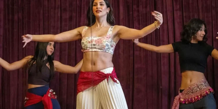 গোপনে ‘বেলি ড্যান্স’ শিখছেন সৌদি নারীরা