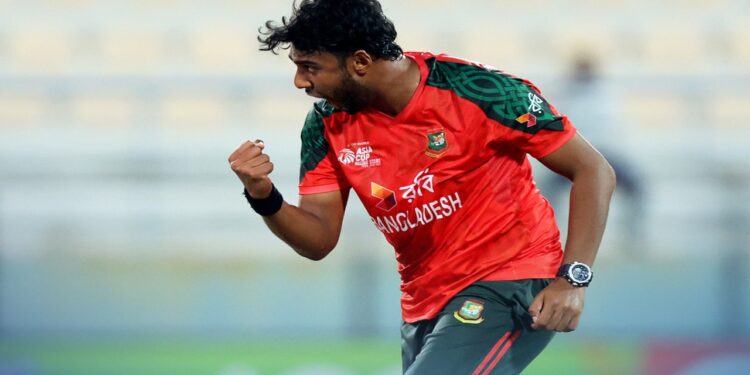 শ্বাসরুদ্ধকর ম্যাচে সুপার ওভারে ভারতকে হারিয়ে ফাইনালে বাংলাদেশ