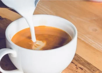 দুধ দিয়ে কফি খাচ্ছেন, এই অভ্যাস ভালো নাকি ক্ষতিকর জানাল গবেষণা