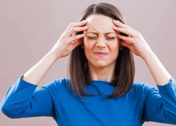 প্রচণ্ড মাথাব্যথা? দূর করবেন যেভাবে