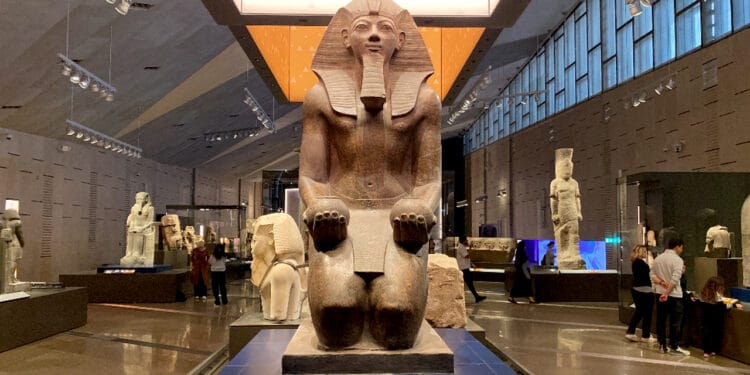 বিশ্বের বৃহত্তম প্রত্নতাত্ত্বিক জাদুঘর চালু ফেরাউনের সোনার মুখোশ-সিংহাসন প্রথমবারের মতো জনসম্মুখে