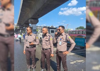 নতুন পোশাকে পুলিশ, কী বলছেন নেটিজেনরা?