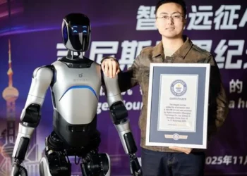 টানা ৫৬ ঘণ্টা হেঁটে বিশ্বরেকর্ড করল রোবট