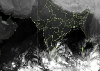 বঙ্গোপসাগরে নিম্নচাপ ঘনীভূত, এগিয়ে আসছে ঘূর্ণিঝড় ‘সেনিয়ার’