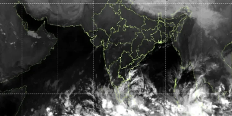 বঙ্গোপসাগরে নিম্নচাপ ঘনীভূত, এগিয়ে আসছে ঘূর্ণিঝড় ‘সেনিয়ার’