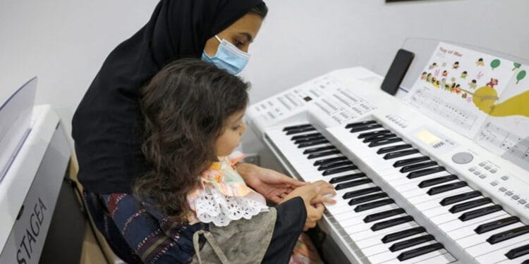 ১৭ হাজার নারী সংগীত শিক্ষক নিয়োগ দিচ্ছে সৌদি