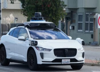 এবার লন্ডনে চালকবিহীন ট্যাক্সি সেবা চালুর পরিকল্পনা ওয়েমোর