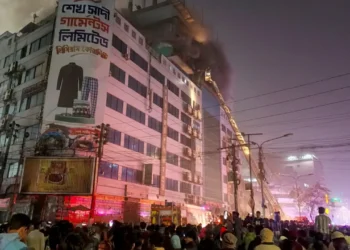 দেড় ঘণ্টা পর খদ্দর মার্কেটের আগুন নিয়ন্ত্রণে