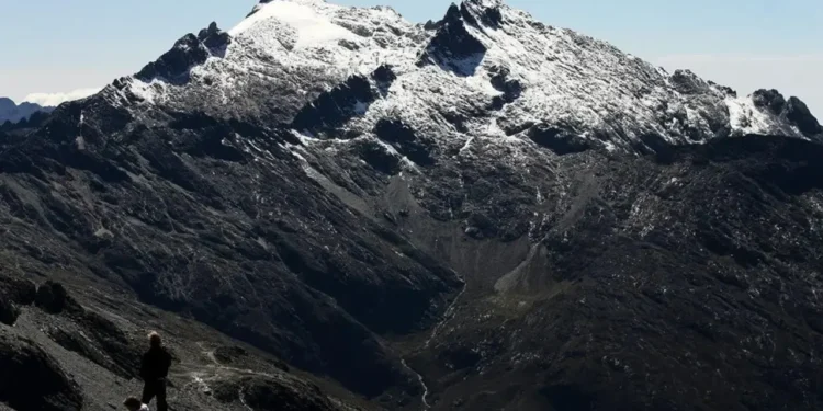 গলতে গলতে পুরোপুরি বরফশূন্য হয়ে পড়ছে ভেনেজুয়েলা