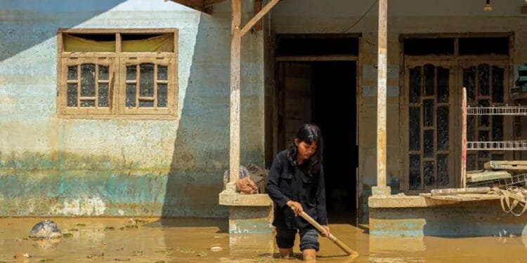 ভয়াবহ বন্যায় বিপর্যস্ত দক্ষিণ-পূর্ব এশিয়া, নিহত বেড়ে ১৭শ’