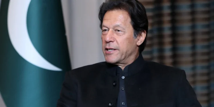 কারাবন্দি ইমরান খানের সঙ্গে সাক্ষাৎ নিষিদ্ধ করল পাকিস্তান সরকার