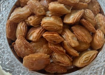 আমেরিকার রান্নাঘরে দেশি স্বাদ: ছোটবেলার স্টেশন–হাটের খাজা এখন প্রবাসীর দাওয়াতের তারকা খাবার