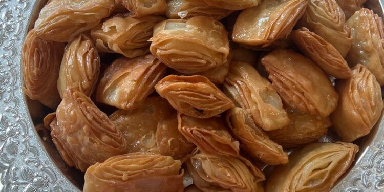 আমেরিকার রান্নাঘরে দেশি স্বাদ: ছোটবেলার স্টেশন–হাটের খাজা এখন প্রবাসীর দাওয়াতের তারকা খাবার