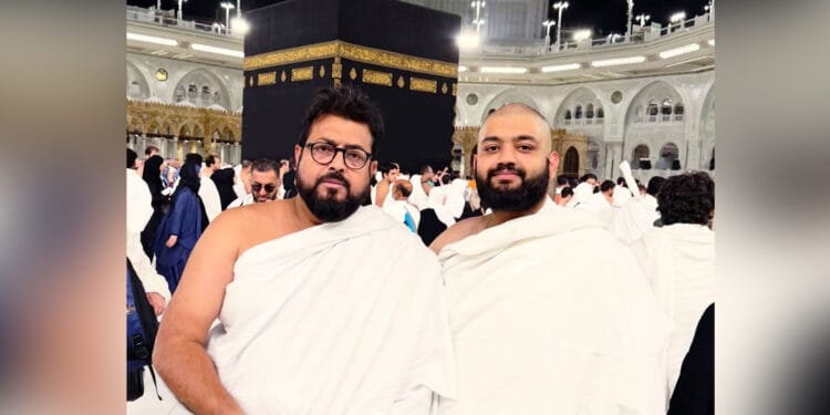 ছেলের সঙ্গে ওমরাহ পালন করলেন ওমর সানী