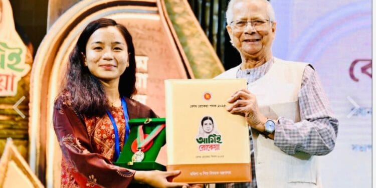 বেগম রোকেয়া পদক পেলেন ফুটবলার ঋতুপর্ণা চাকমা