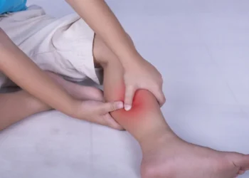 ঘুমের মধ্যে পায়ের রগে টান পড়া স্বাভাবিক নাকি কোনো রোগের ইঙ্গিত