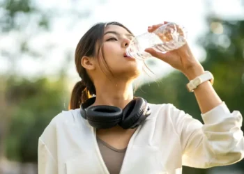 শীতে সারাদিন কতটুকু পানি কম পান করা উচিত