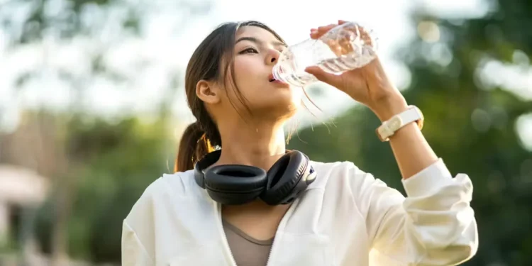 শীতে সারাদিন কতটুকু পানি কম পান করা উচিত