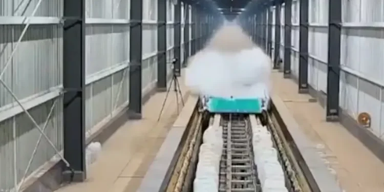 দুই সেকেন্ডে ৭০০ কিলোমিটার গতি তুলে ট্রেনের বিশ্বরেকর্ড