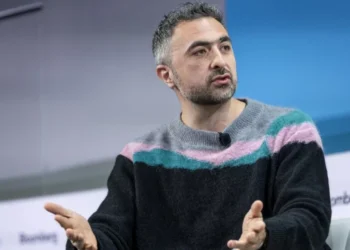 ‘কৃত্রিম বুদ্ধিমত্তা মানুষের নিয়ন্ত্রণের বাইরে চলে যাওয়ার আশঙ্কা’