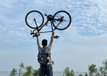 সাইকেল চালানো শিখিয়েই আয় করলেন ৪৭ লাখ টাকা