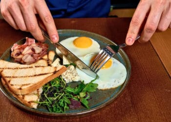 প্রতিদিন ৪টি ডিম খেলে শরীরে কী প্রভাব পড়তে পারে?