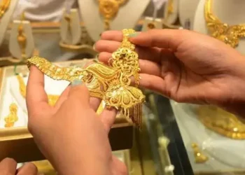 নতুন রেকর্ড গড়ে স্বর্ণের ভরি আড়াই লাখ টাকা ছাড়াল