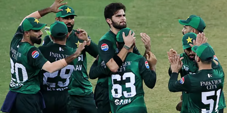 ‘বয়কট’ গুঞ্জনের মধ্যেই টি-টোয়েন্টি বিশ্বকাপের দল ঘোষণা পাকিস্তানের
