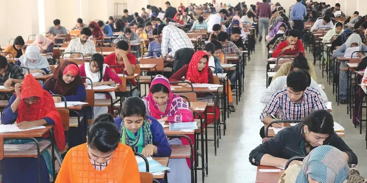 সহকারী শিক্ষক নিয়োগ : ৬ শর্তে উত্তীর্ণ ৬৯২৬৫ প্রার্থী