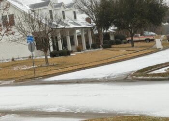 ডালাসে ২০২৬ সালের প্রথম তুষারপাত, ট্রাফিক ও ফ্লাইটে চরম বিঘ্ন