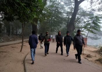 শীতের তীব্রতা উপেক্ষা করে ধানমন্ডি লেকে স্বাস্থ্যসচেতনদের ভিড়