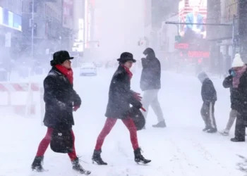 যুক্তরাষ্ট্রে তুষারঝড় ও তীব্র শীতে লন্ডভন্ড জনজীবন, নিহত ১১