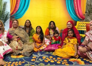 শাড়ি-ফুলে বসন্ত বরণ, প্রবাসেও থামেনি বাঙালিয়ানা