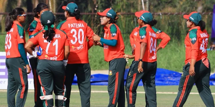 পাকিস্তানকে উড়িয়ে ফাইনালে বাংলাদেশের মেয়েরা