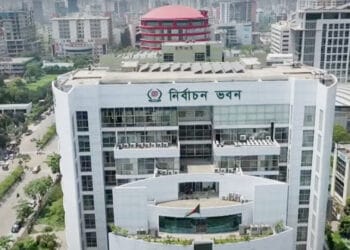 ভোট কেন্দ্রে মোবাইল নেয়ার বিষয়ে ইসির নতুন নির্দেশনা