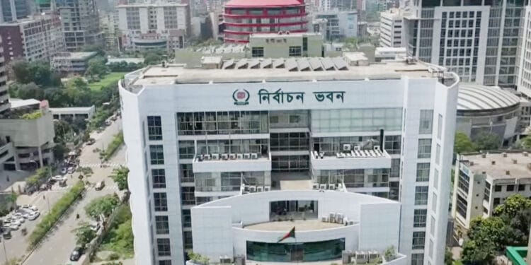 ভোট কেন্দ্রে মোবাইল নেয়ার বিষয়ে ইসির নতুন নির্দেশনা