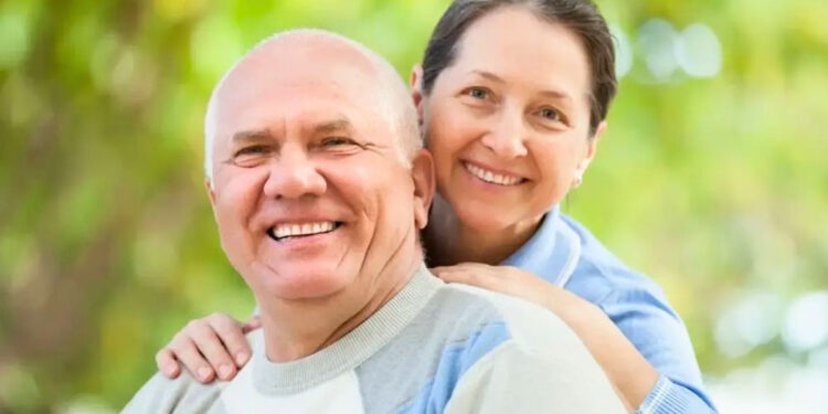 নারীদের তুলনায় পুরুষদের বয়স আগে বাড়ে কেন, কী বলছে বিজ্ঞান